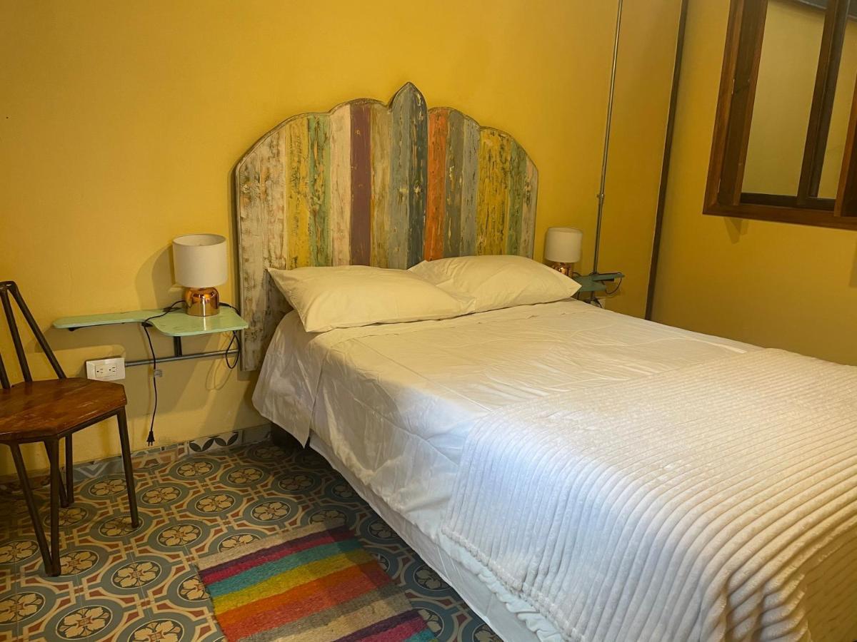 Hostal Casa Astromelia ボゴタ エクステリア 写真