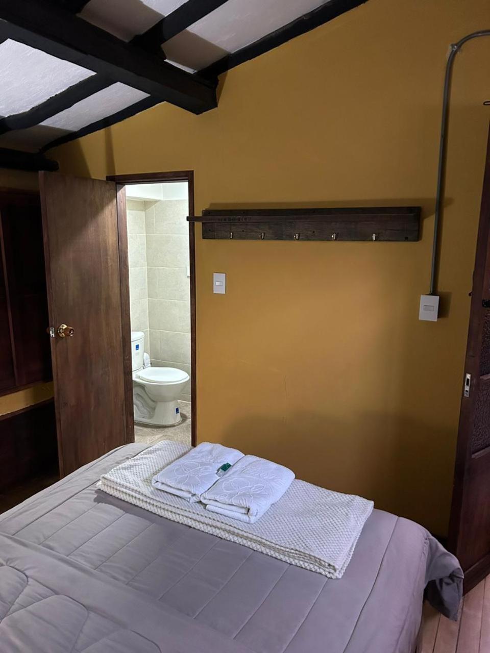 Hostal Casa Astromelia ボゴタ エクステリア 写真